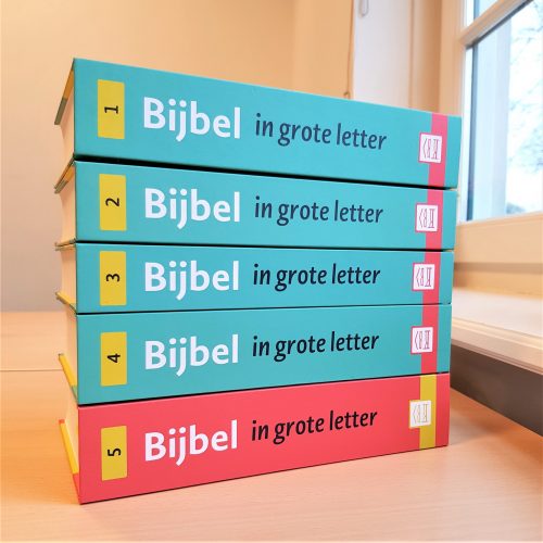Zelf de Bijbel kunnen lezen is voor veel bewoners van Bartiméus een hartenwens. Daarom maken wij de aanschaf van Groot letter Bijbels mogelijk.
